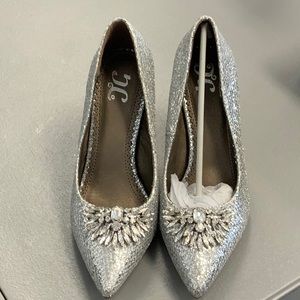 Womens Journee Collection Silver Sparkle high heal shoes NWT Size 6.5